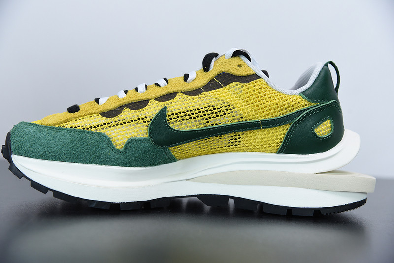 NIKE SACAI X VAPORWAFFLE 