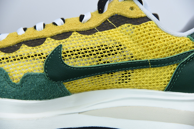 NIKE SACAI X VAPORWAFFLE 