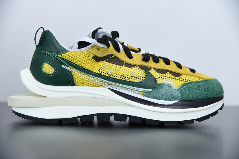 NIKE SACAI X VAPORWAFFLE 