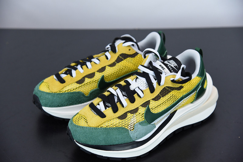 NIKE SACAI X VAPORWAFFLE 