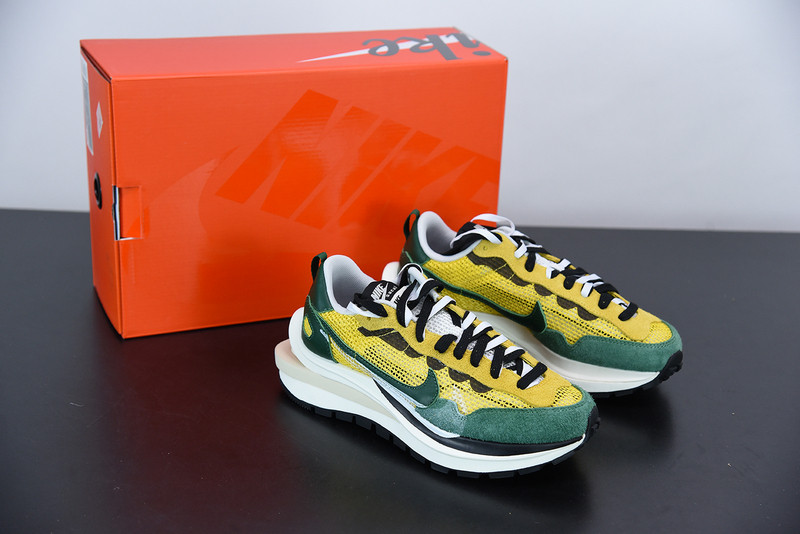 NIKE SACAI X VAPORWAFFLE 