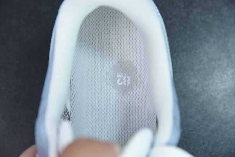 KAWS X NIKE AIR FORCE 1 LOW CW2288-111
