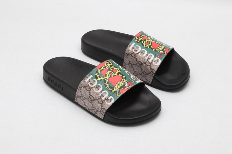 G*u*i sandals