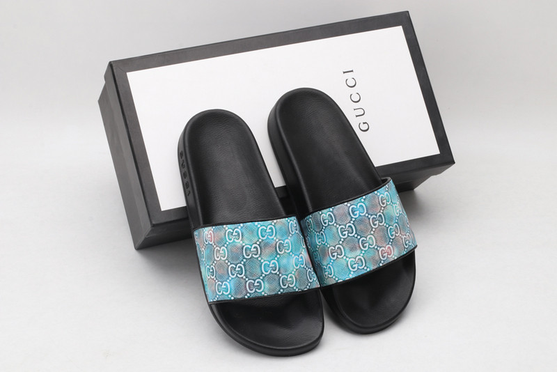 G*u*i sandals