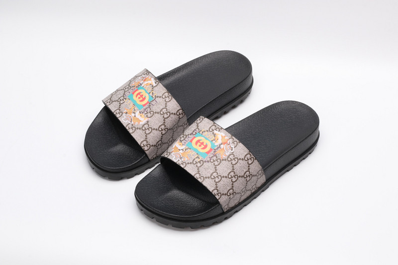 G*u*i sandals