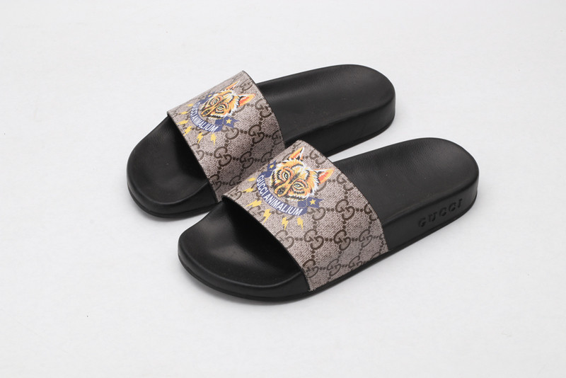 G*u*i sandals
