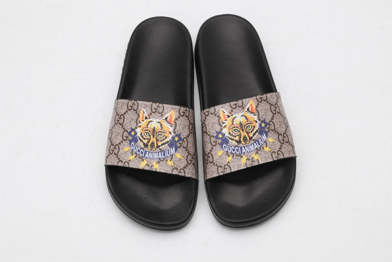 G*u*i sandals