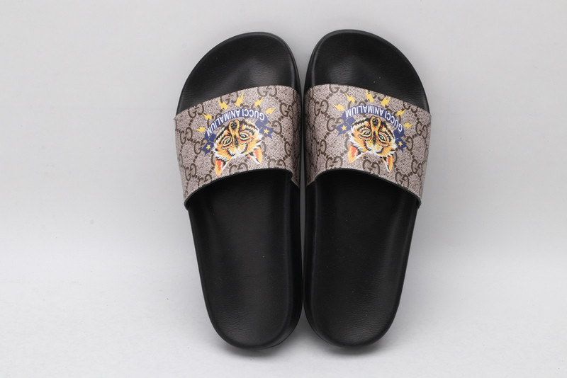 G*u*i sandals