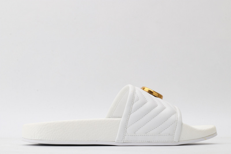 G*u*i sandals