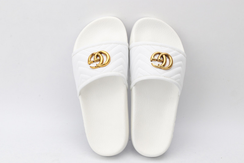G*u*i sandals