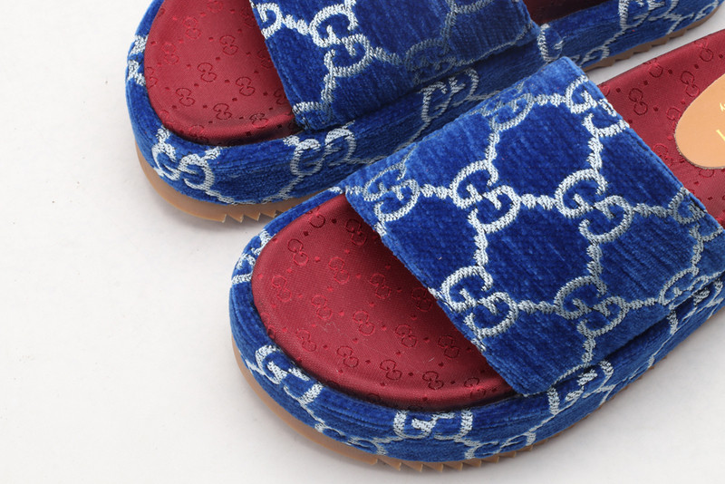 G*u*i sandals