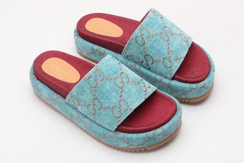 G*u*i sandals