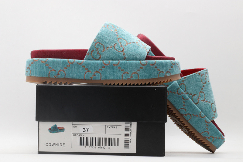 G*u*i sandals