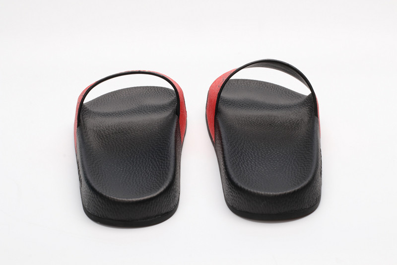 G*u*i sandals