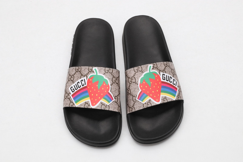 G*u*i sandals
