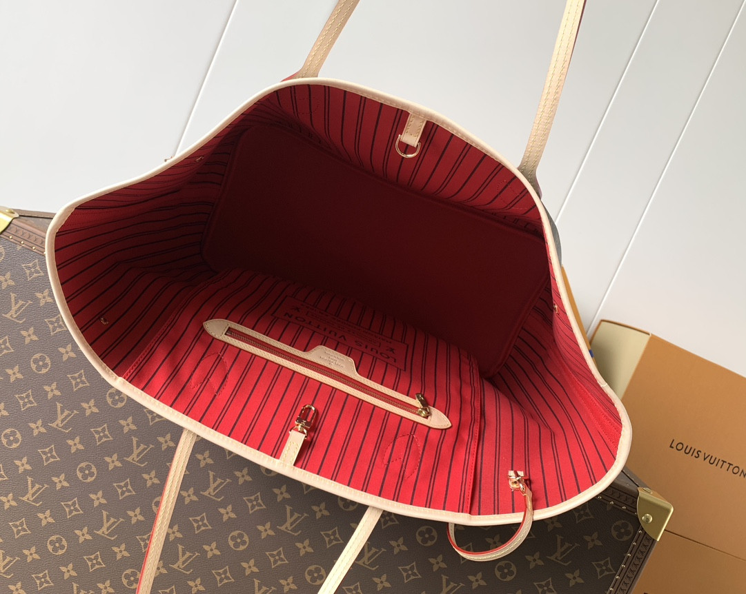 LVT PURSE GM