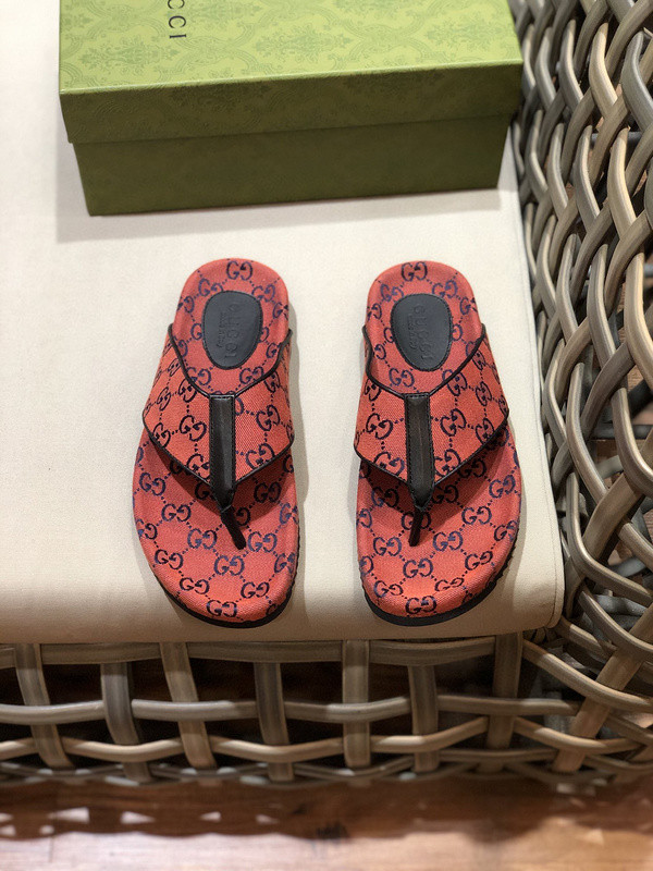 G*u*i sandals