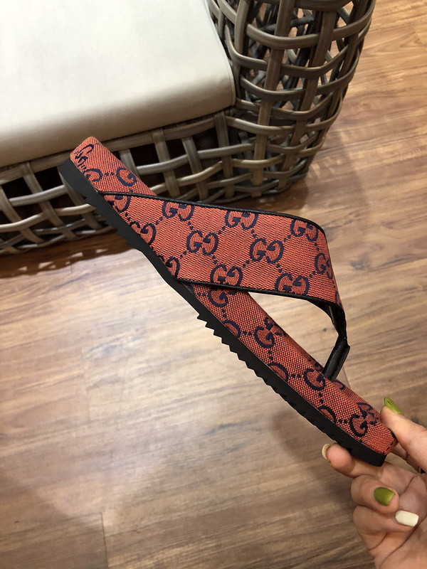 G*u*i sandals