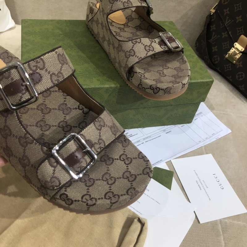 G*u*i sandals