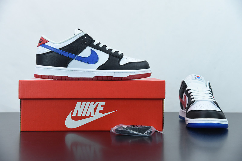 NIKE DUNK LOW