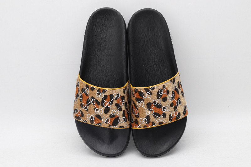 G*u*i sandals