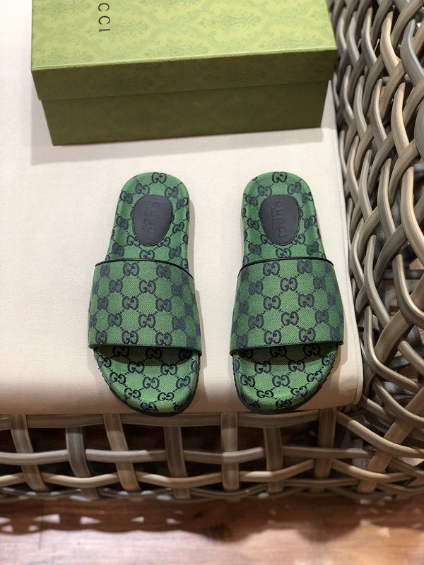 G*u*i sandals