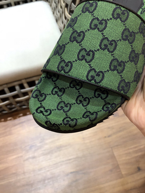 G*u*i sandals
