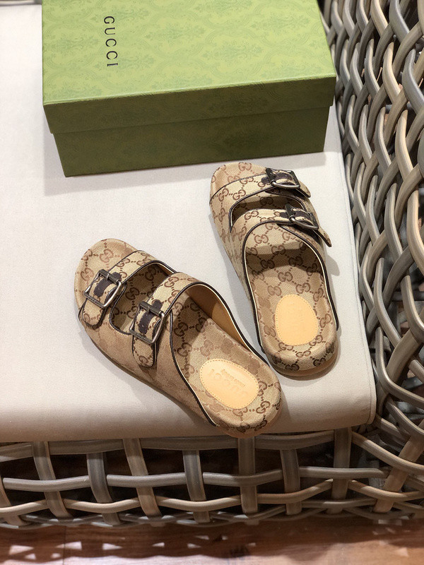 G*u*i sandals