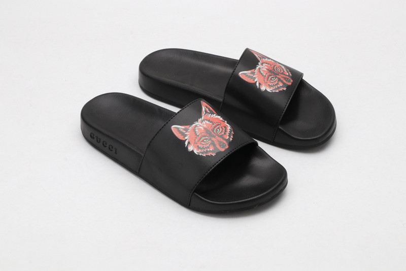 G*u*i sandals