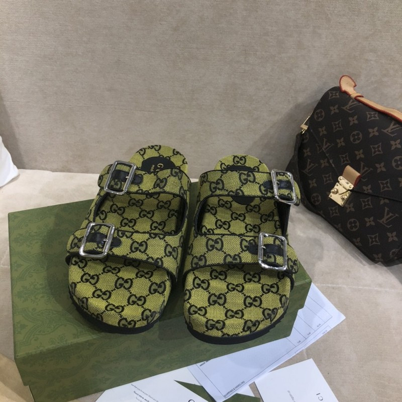 G*u*i sandals