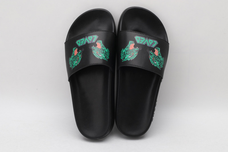 G*u*i sandals
