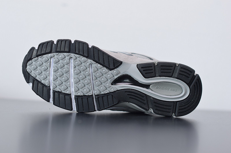 NEW BALANCE M990GL4