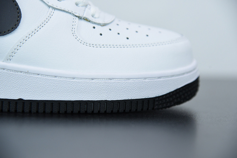 NIKE AIR FORCE 1 LOW IN WHITE AND GREY DD7113-100