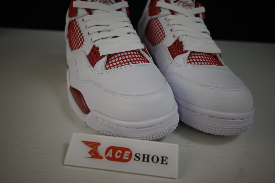 AIR JORDAN 4 RETRO