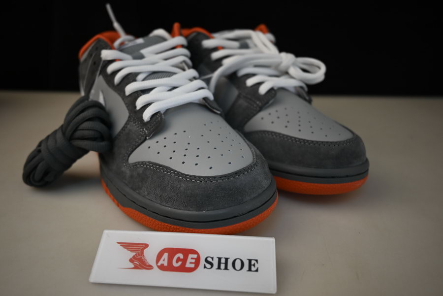 Nike SB Dunk Low Staple NYC Pigeon 304292-011