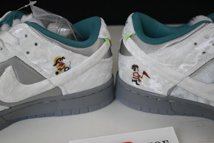 NIKE SB DUNK LOW 