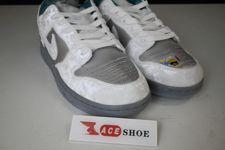 NIKE SB DUNK LOW 