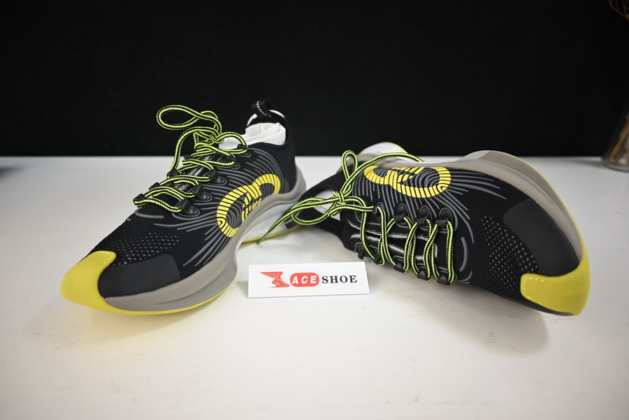 G*u*i sneaker