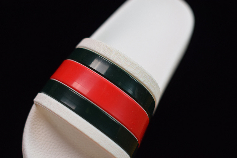 G*u*i sandals