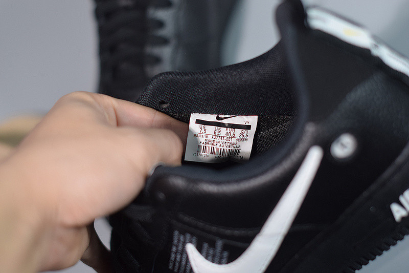 NIKE AIR FORCE 1