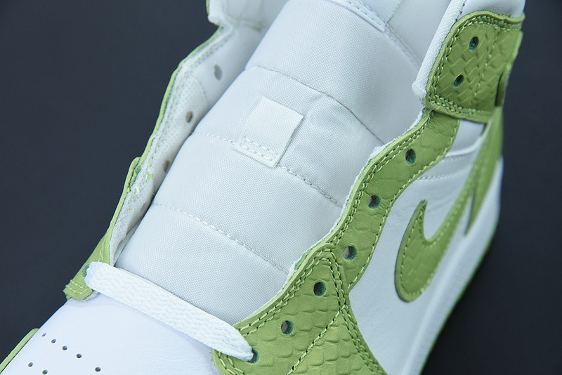 WMNS AIR JORDAN 1 MID SE