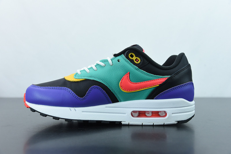 NIKE AIR MAX 1 SE 
