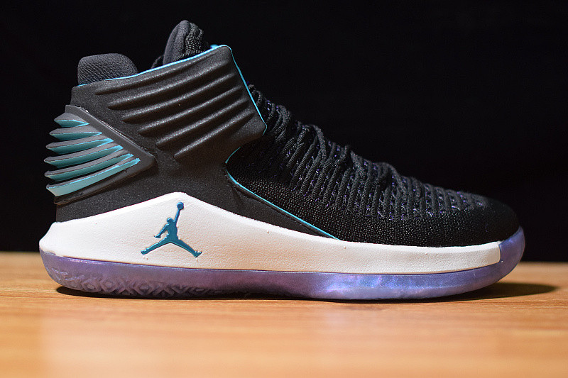 AIR JORDAN 32 “CEO” AA1253-016