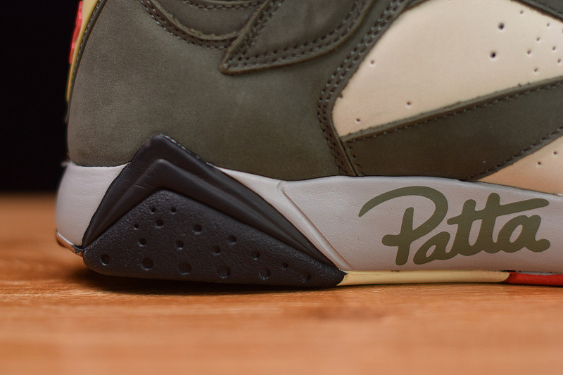 PATTA X AIR JORDAN 7 RETRO OG SP “ICICLE” AT3375-100