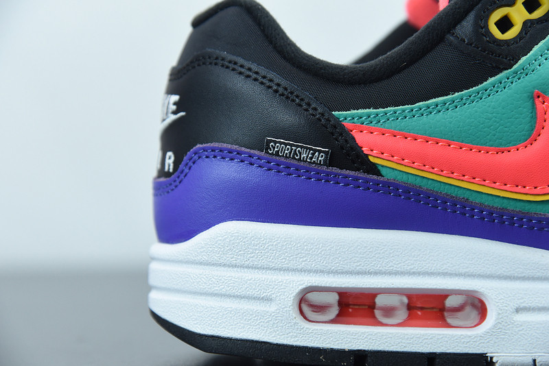 NIKE AIR MAX 1 SE 