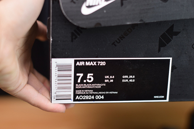 NIKE AIR MAX 720 720