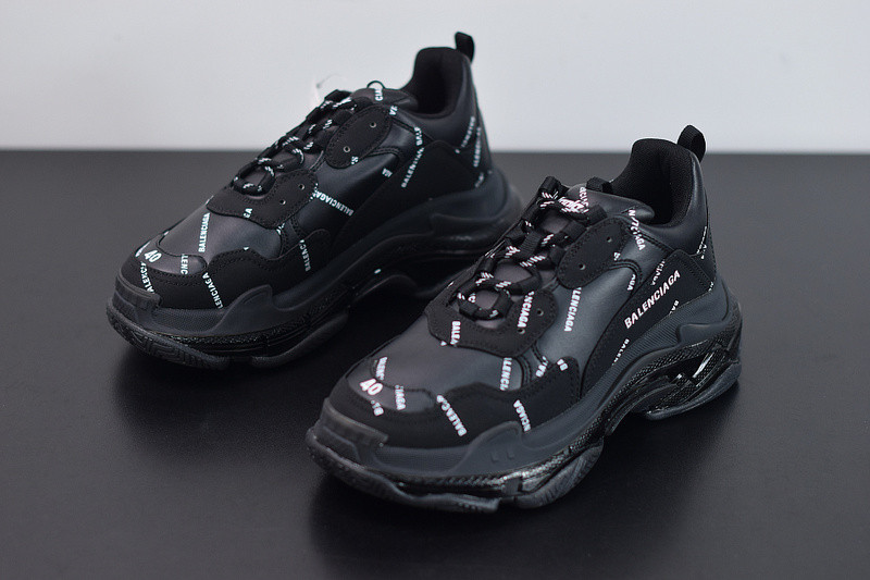 BC TRIPLE S TRAINER  524039 W06E1 2021