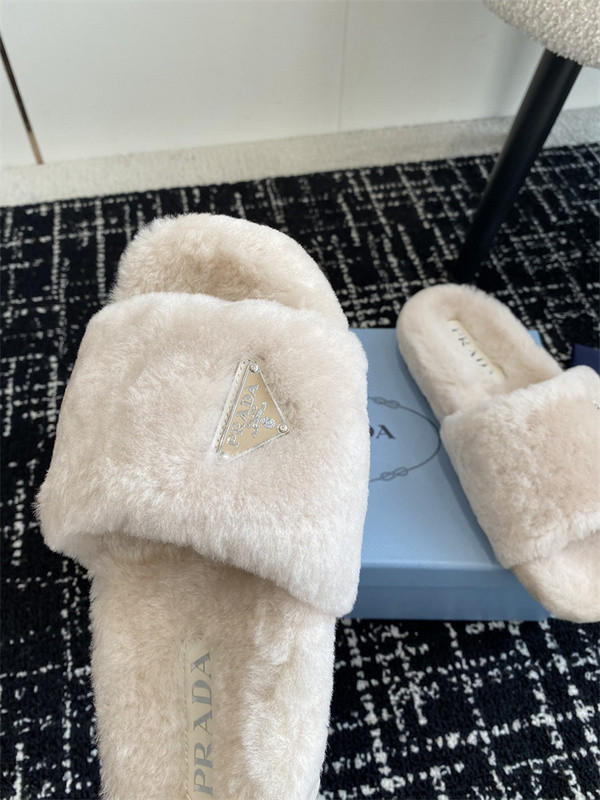 Pra*a sandals