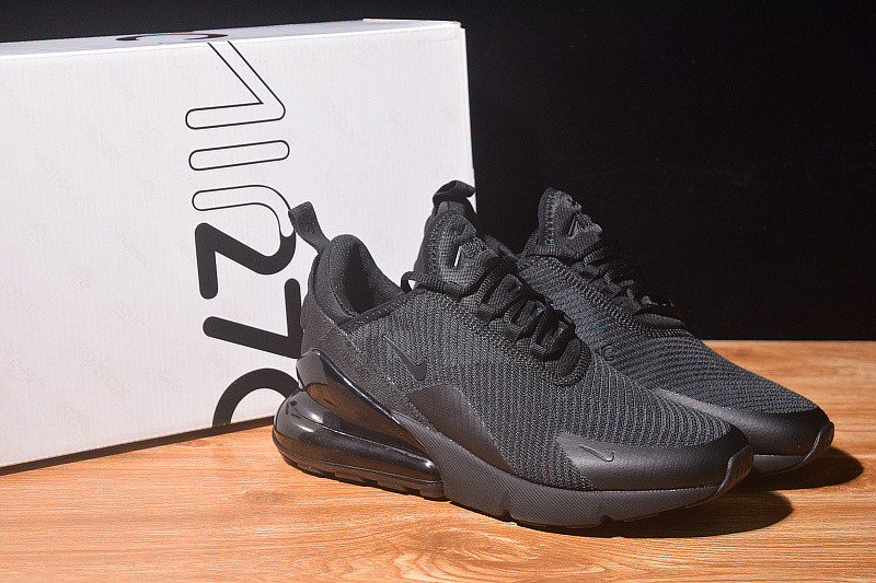 NIKE AIR MAX 270