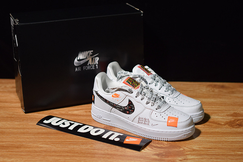 NIKE AIR FORCE 1
